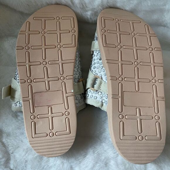 Beyond the edge of the world Beige slides sandals rhinestones accents SZS ,W10 - Picture 7 of 10